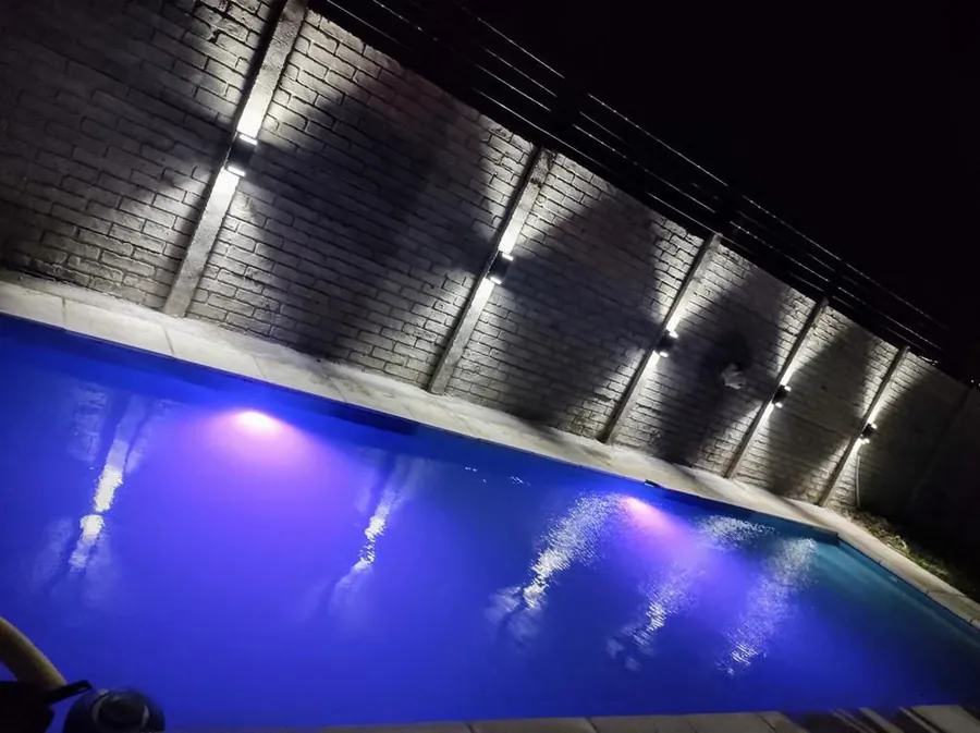 Piscina con solarium instalada en Tucumán